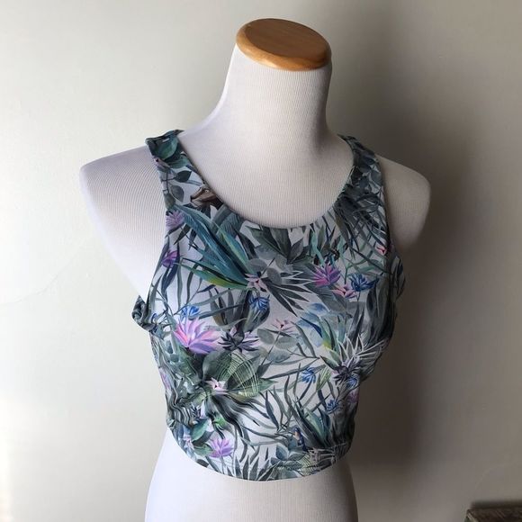 Under the same sun yoga crop top, size L - Picture 2 of 9